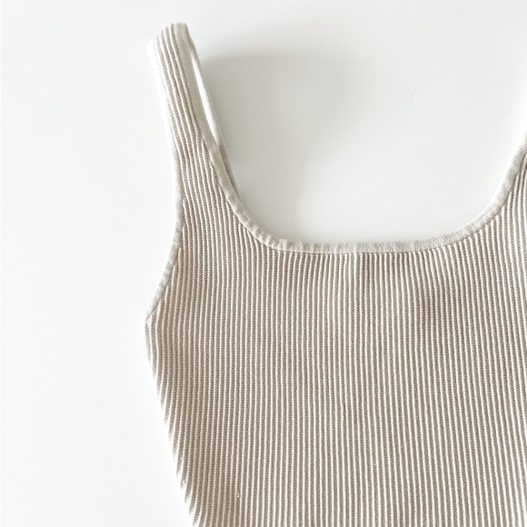 Babaton Sculpt Knit Cropped Tank (matte pearl) - Picture 4 of 8